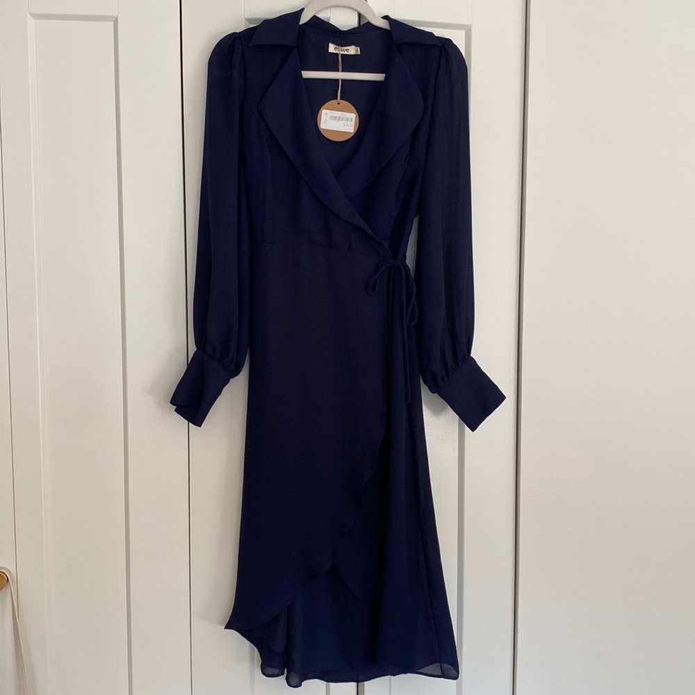 NWT Blue wrap dress with long sleeves. Essue brand, size S